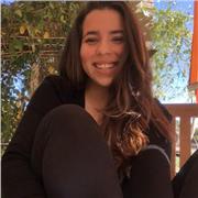 Licenciada en ciencias políticas y gestión pública con conocimientos en historia y economía dispuesta a dar clase a niños de todas las edades